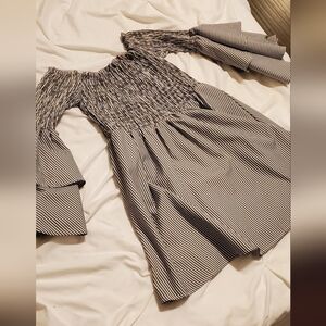 Womens off the shoulder dress. Size L